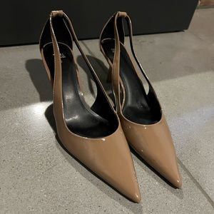 Pointy toe pumps